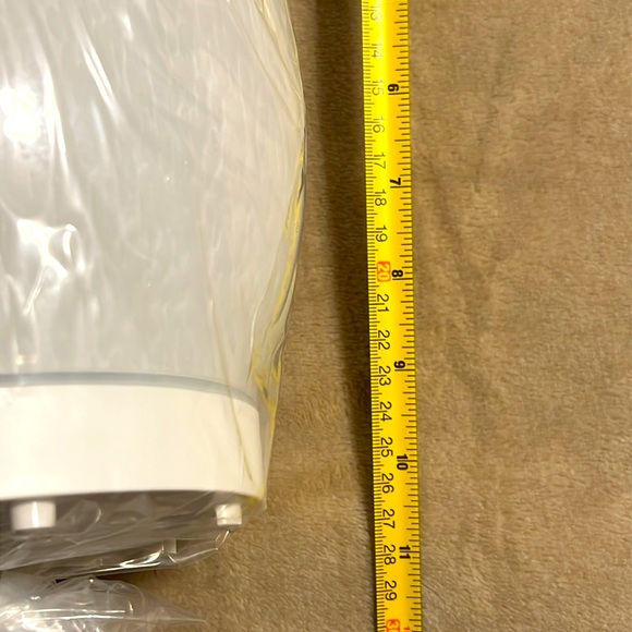 YOUNG LIVING. White glass diffuser. Hand blown glass cover. LED Lights. 6 hours - Picture 2 of 9